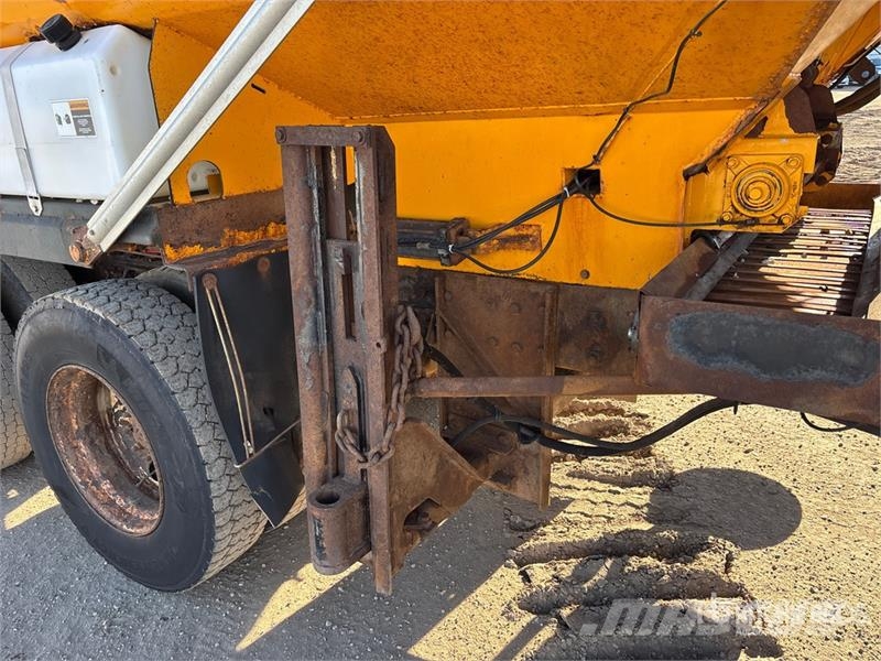 International 7600 6x4 Snow Plow Truck Municipal / general purpose vehicles