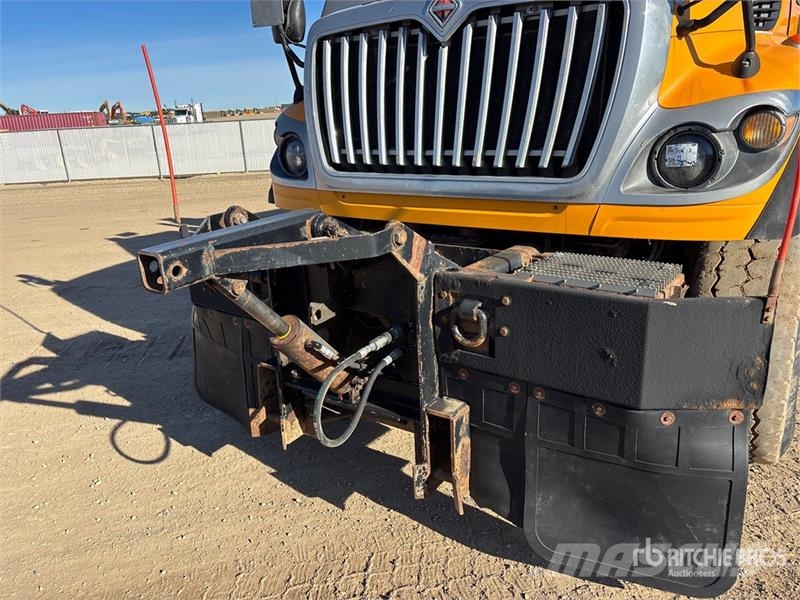 International 7600 6x4 Snow Plow Truck Municipal / general purpose vehicles
