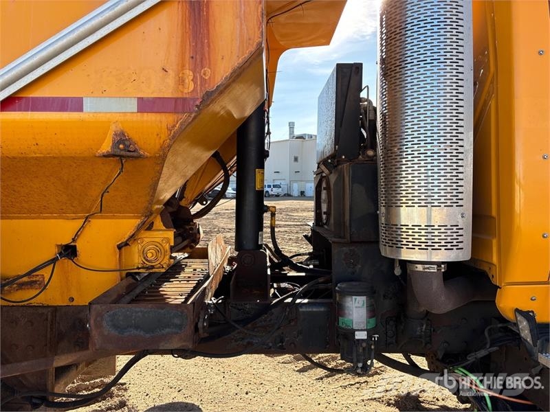 International 7600 6x4 Snow Plow Truck Municipal / general purpose vehicles