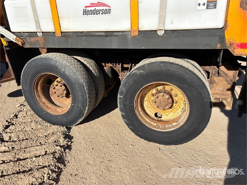International 7600 6x4 Snow Plow Truck Municipal / general purpose vehicles