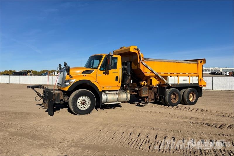 International 7600 6x4 Snow Plow Truck Municipal / general purpose vehicles