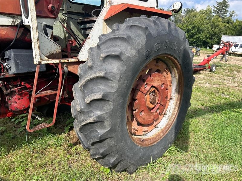 International 806 2WD Tractor (Inoperable) Traktörler