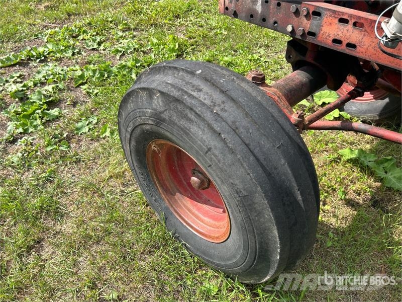International 806 2WD Tractor (Inoperable) Traktörler