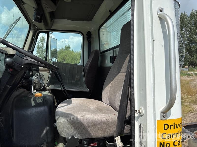 International 8100 كابينة والداخلية
