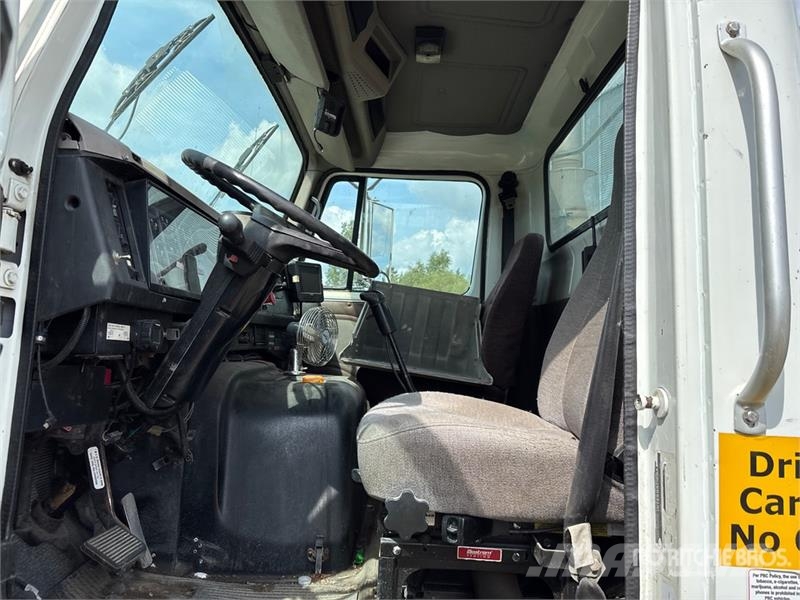 International 8100 كابينة والداخلية