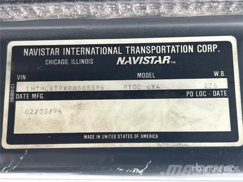 International 8100 Plošinové nákladné automobily/nákladné automobily so sklápacími bočnicami