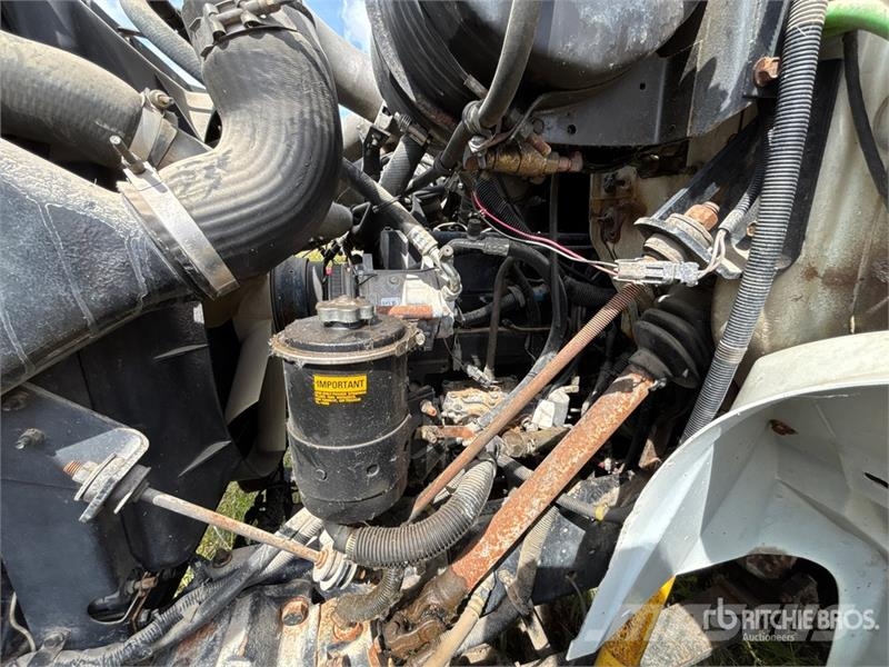 International 8100 كابينة والداخلية
