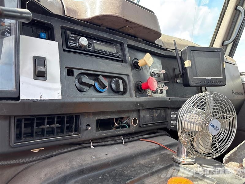 International 8100 كابينة والداخلية