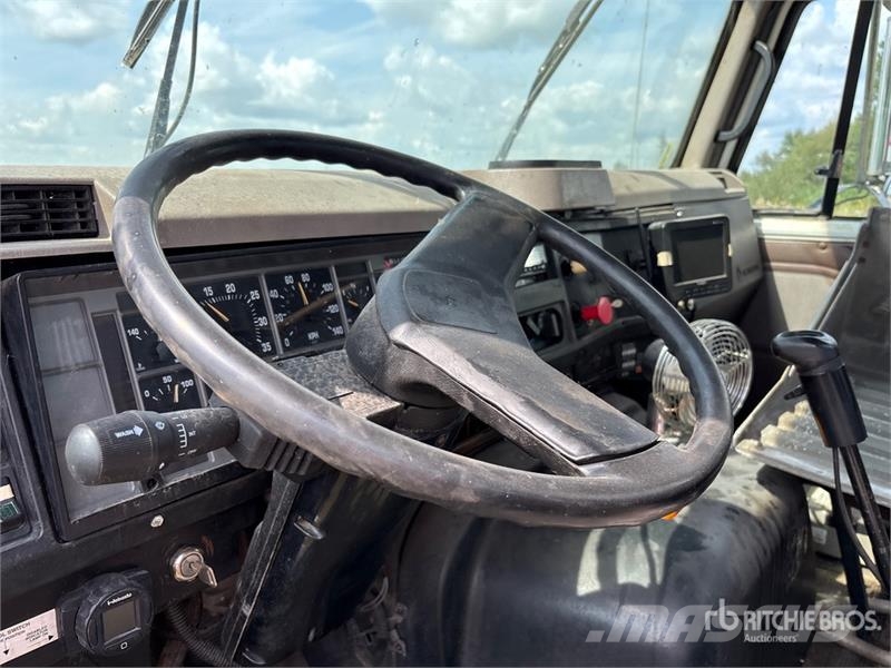 International 8100 كابينة والداخلية