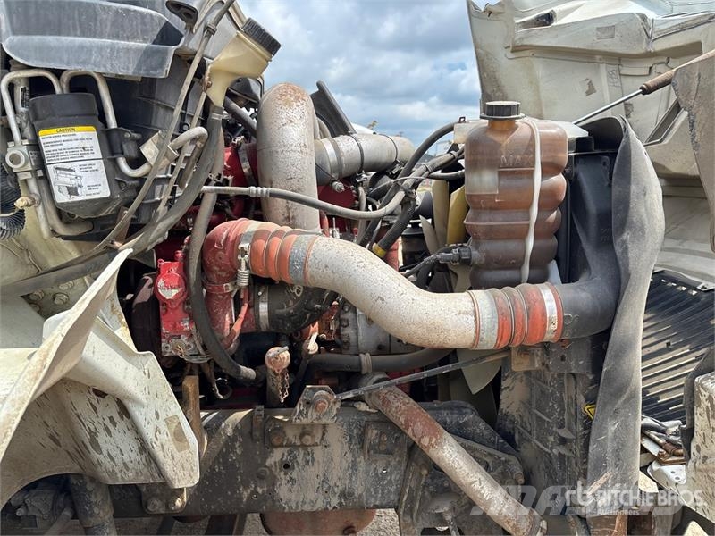 International 8600 كابينة والداخلية