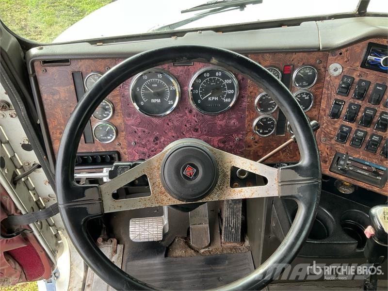 International 9200 Eagle T/A Day Cab Truck Tractor Autotractoare