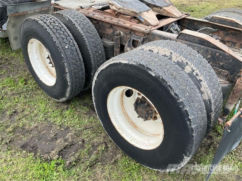 International 9200 Eagle T/A Day Cab Truck Tractor Autotractoare