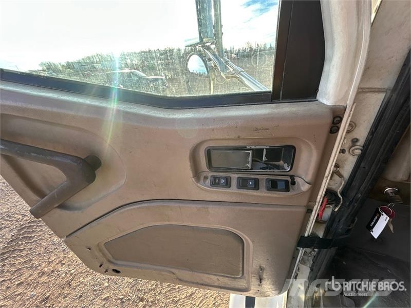 International 9200i Тягачі