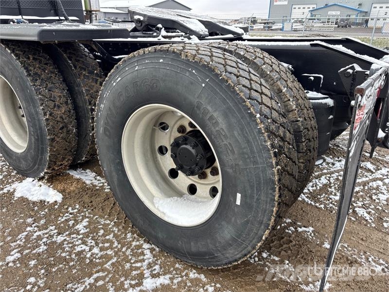 International 9200i 6x4 Cab and Chassis كابينة والداخلية