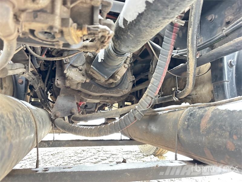 International 9200i 6x4 Cab and Chassis كابينة والداخلية