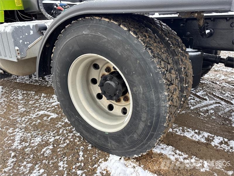 International 9200i 6x4 Cab and Chassis كابينة والداخلية