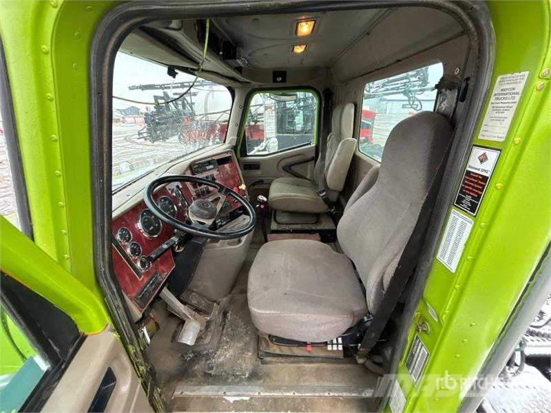 International 9200i 6x4 Cab and Chassis كابينة والداخلية