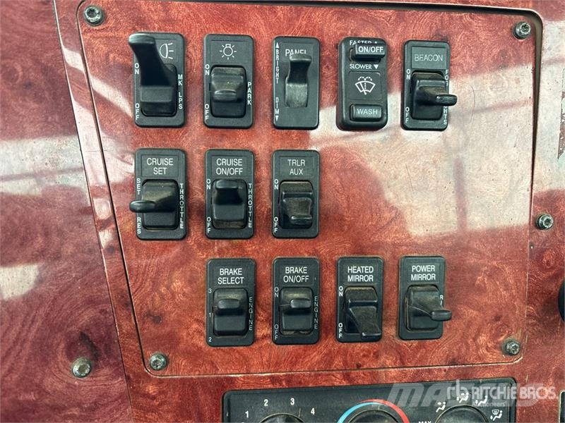 International 9200i 6x4 Cab and Chassis كابينة والداخلية