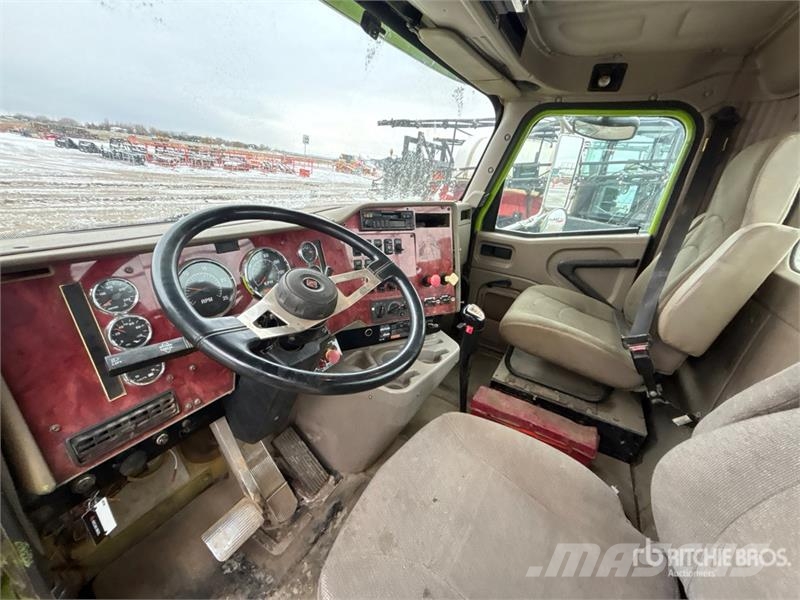 International 9200i 6x4 Cab and Chassis كابينة والداخلية