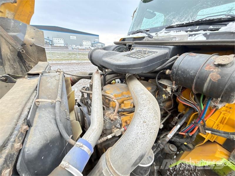 International 9200i 6x4 Cab and Chassis كابينة والداخلية