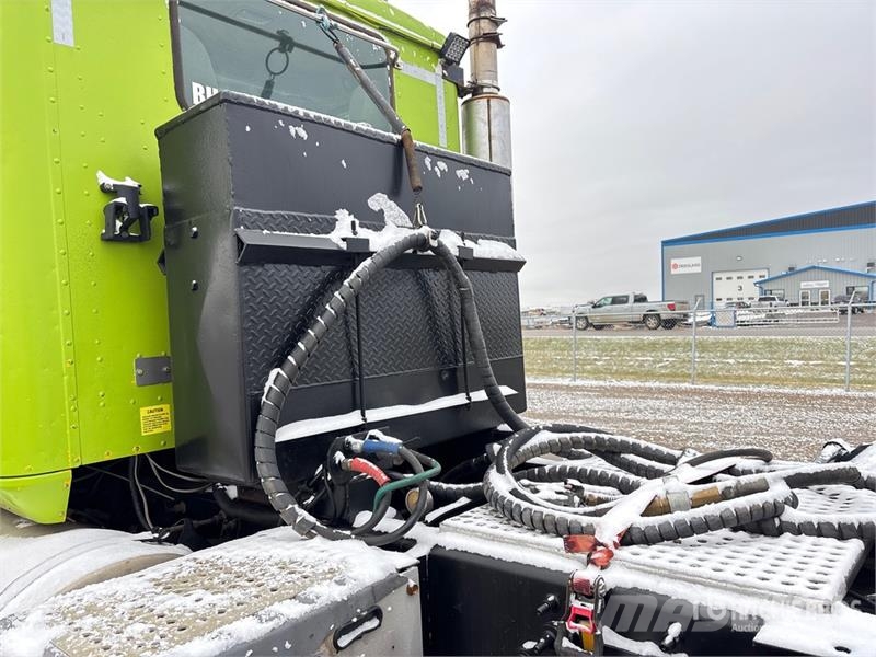 International 9200i 6x4 Cab and Chassis كابينة والداخلية
