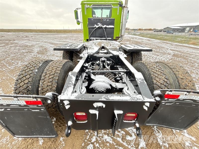 International 9200i 6x4 Cab and Chassis كابينة والداخلية
