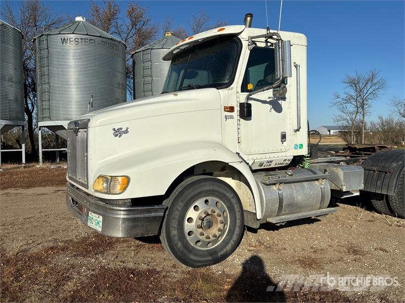 International 9200I Eagle T/A Day Cab Truck Tractor Sattelzugmaschinen
