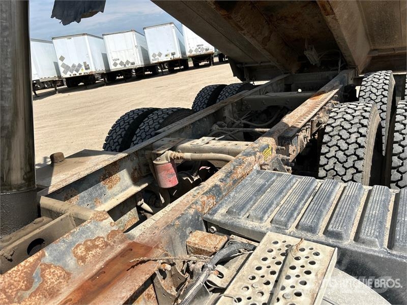 International 9400i 6x4 T/A Dump Truck Грузовики-Самосвалы