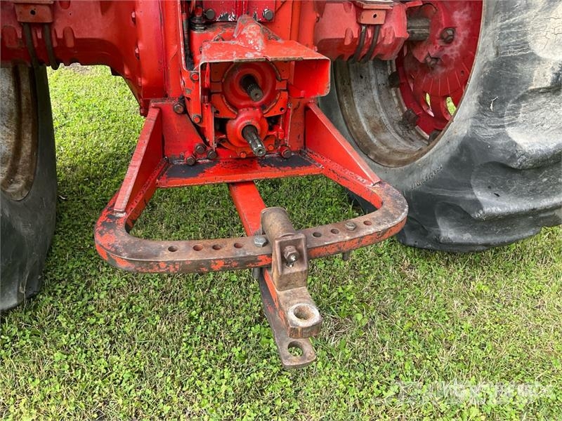 International 966 2WD Tractor Traktorok