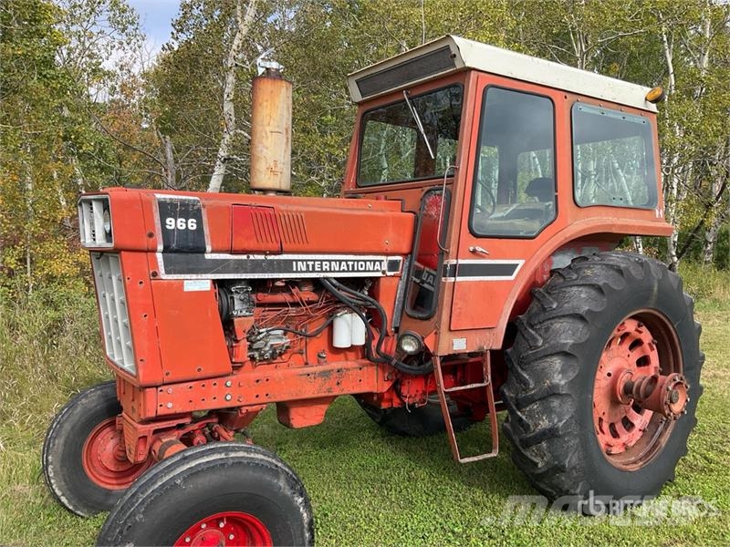 International 966 2WD Tractor Traktorok