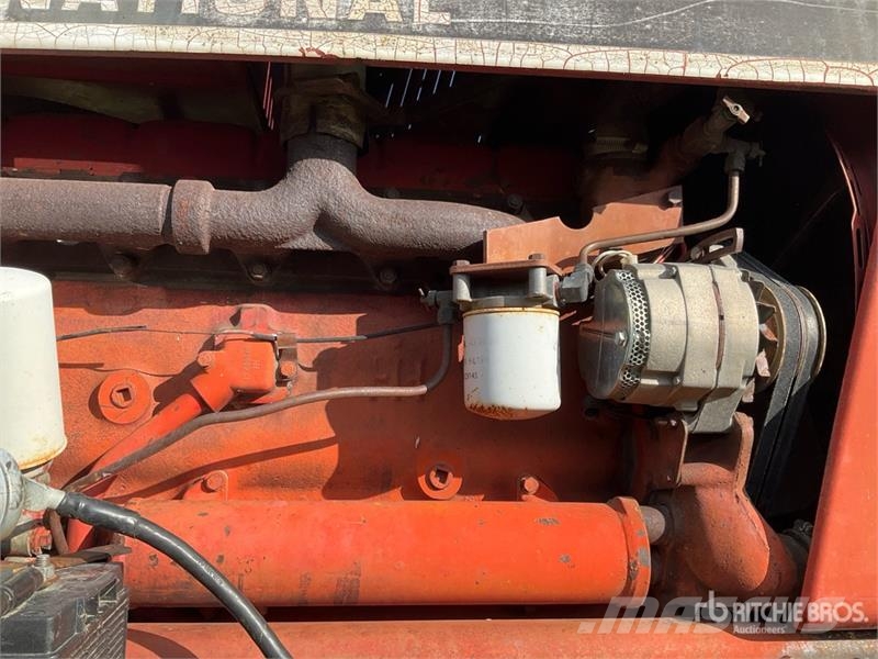 International 966 2WD Tractor Traktorok