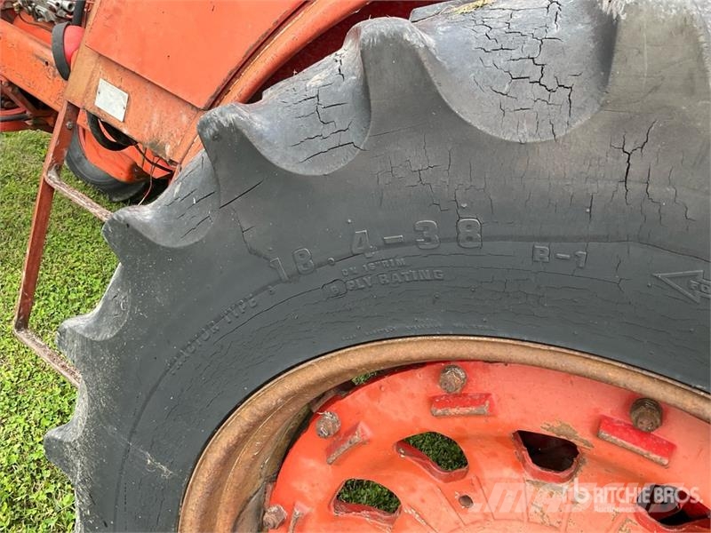 International 966 2WD Tractor Traktorok