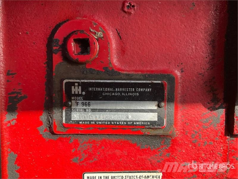 International 966 2WD Tractor Traktorok