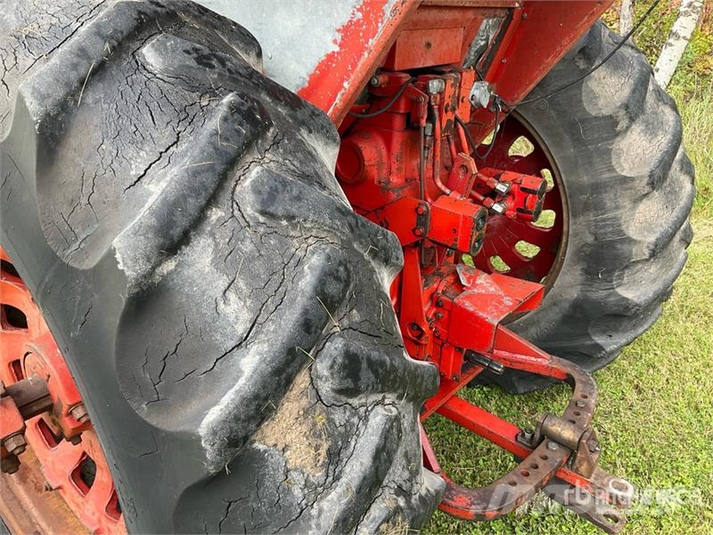 International 966 2WD Tractor Traktorok