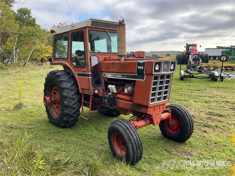 International 966 2WD Tractor Traktorok