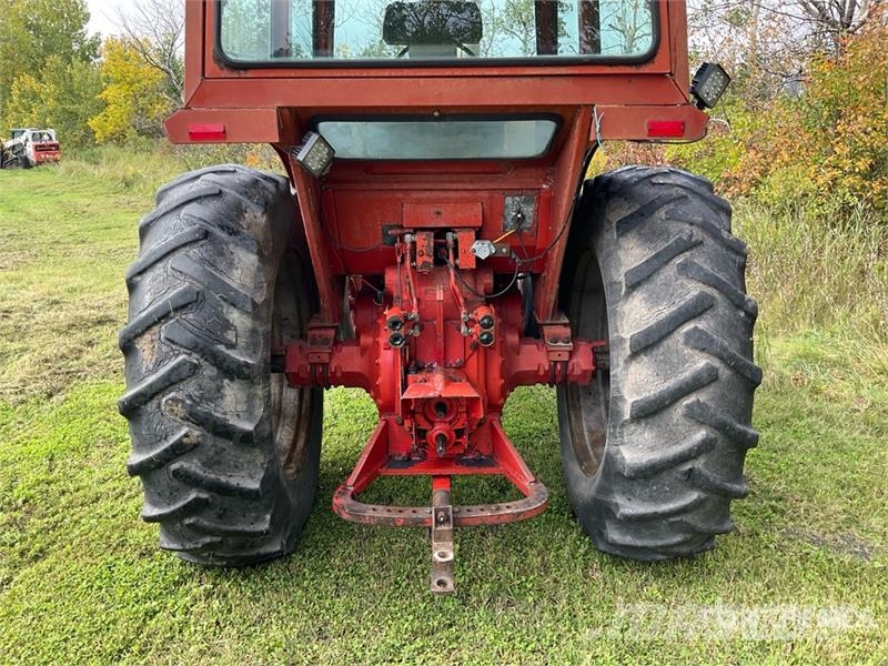 International 966 2WD Tractor Traktorok