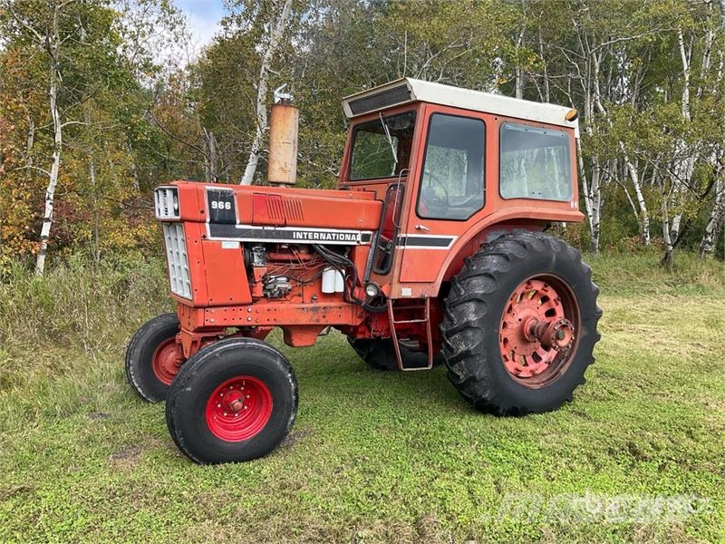 International 966 2WD Tractor Traktorok