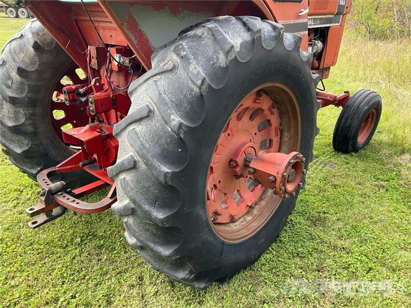 International 966 2WD Tractor Traktorok