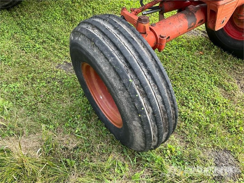 International 966 2WD Tractor Traktorok