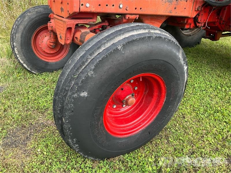 International 966 2WD Tractor Traktorok