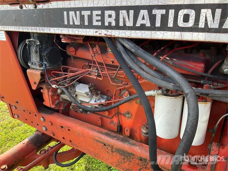International 966 2WD Tractor Traktorok