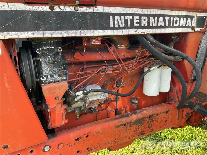 International 966 2WD Tractor Traktorok