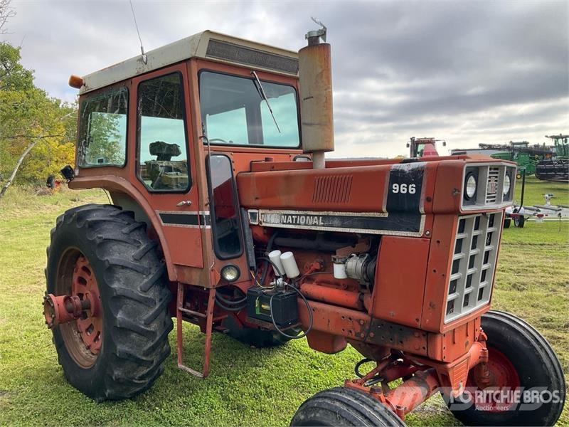 International 966 2WD Tractor Traktorok