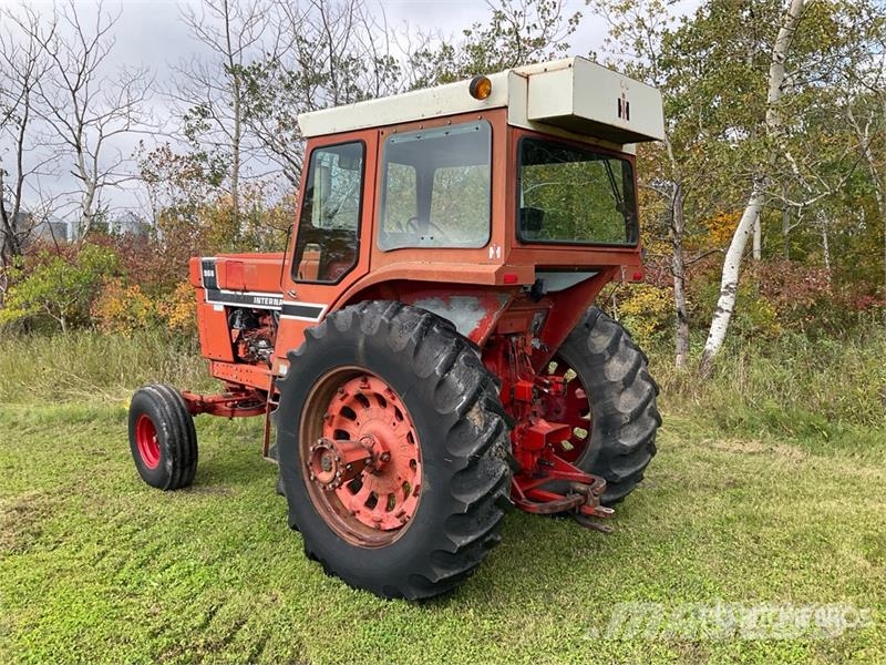 International 966 2WD Tractor Traktorok