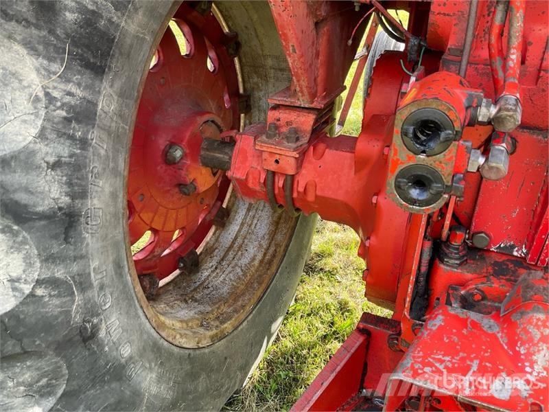 International 966 2WD Tractor Traktorok