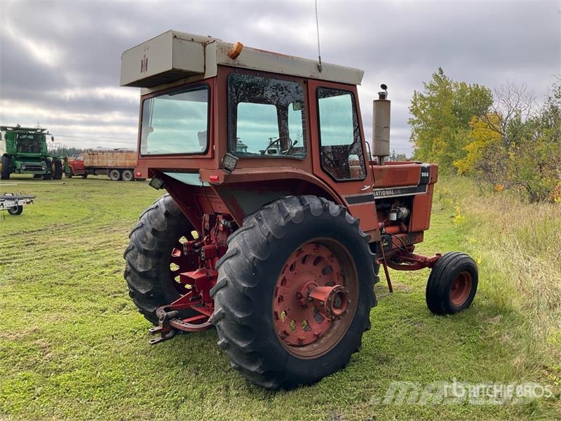 International 966 2WD Tractor Traktorok
