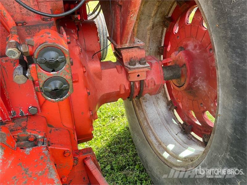 International 966 2WD Tractor Traktorok