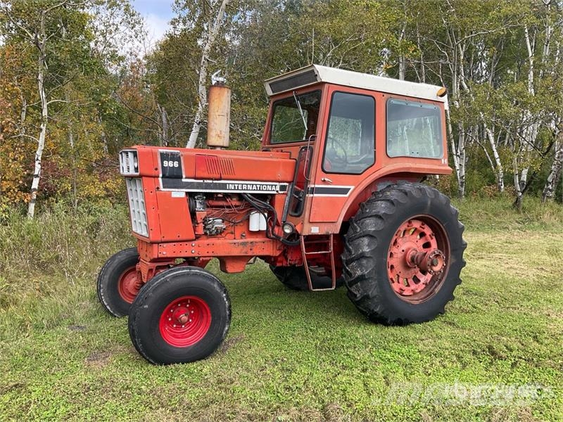 International 966 2WD Tractor Traktorok