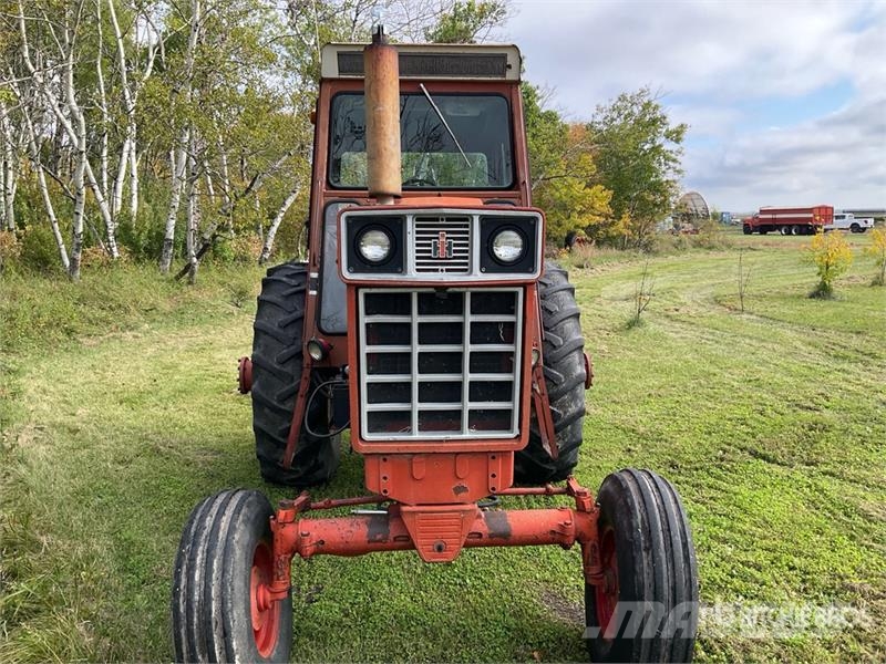 International 966 2WD Tractor Traktorok