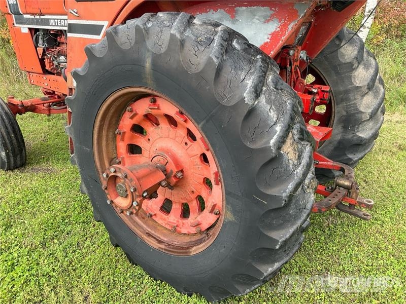 International 966 2WD Tractor Traktorok